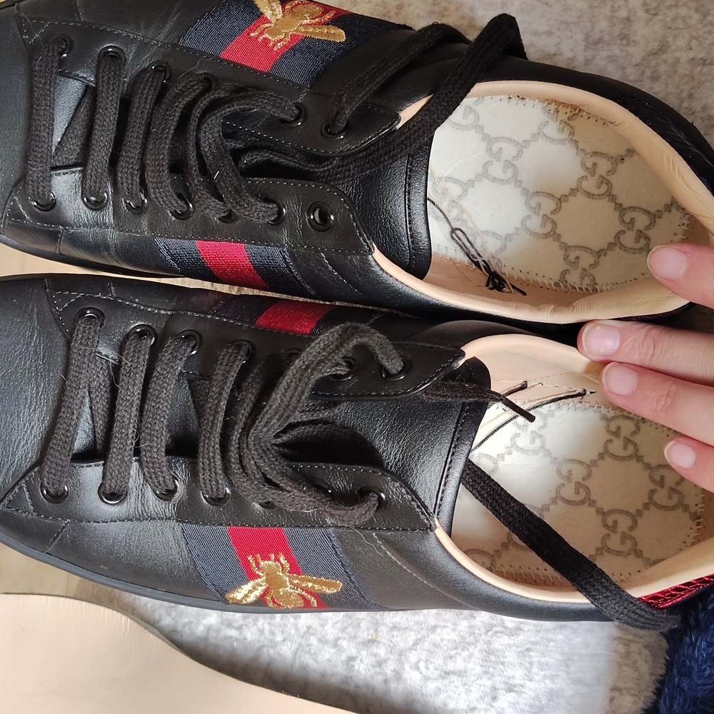 Gucci Black and Red Bee Embroidered Sneakers - Picture 7 of 7